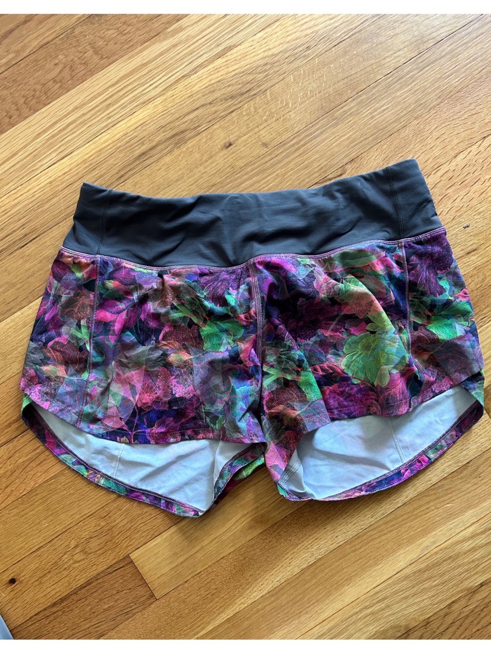 Lululemon Speed Up Mid-Rise Lined Shorts Size 6